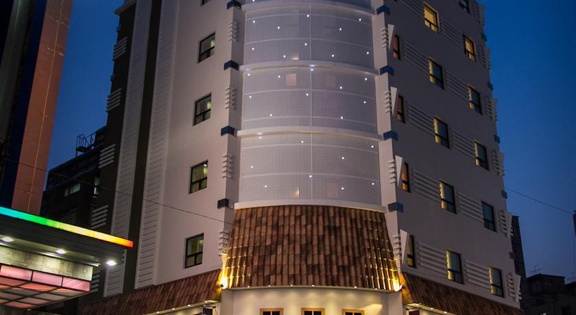 Uniqstay Hostel and Suite