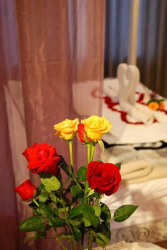 Flowers in Mirror Inn