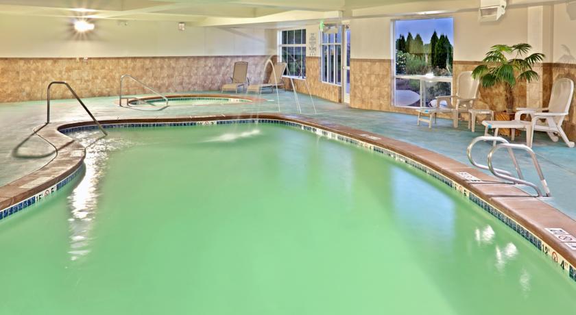 Отель Holiday Inn Express Hotel & Suites NAMPA