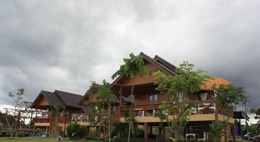 Отель Baan Phu Ploy