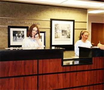 Отель Hampton Inn Horse Cave