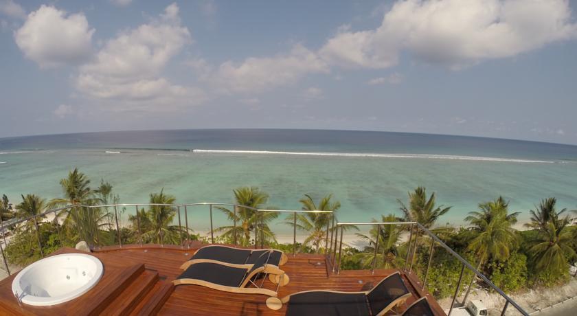 Отель Airport Beach Hotel