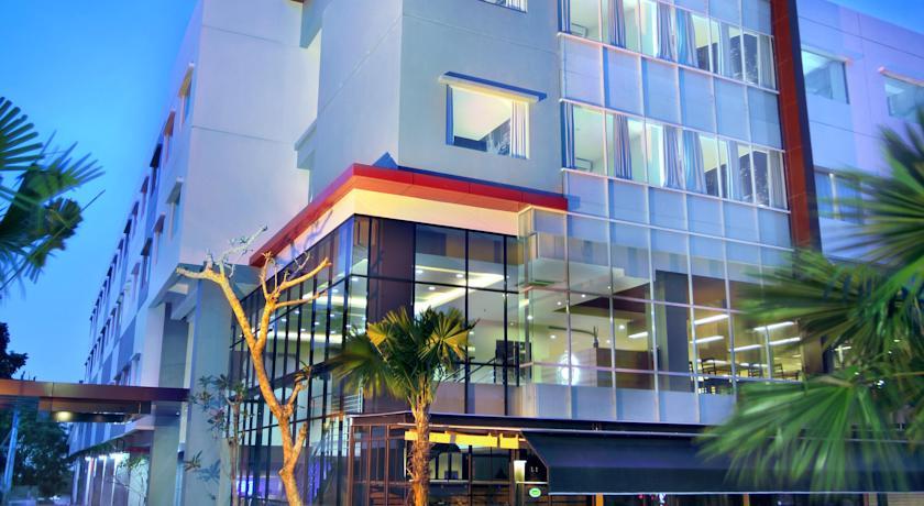 Отель Hotel Neo Candi Semarang