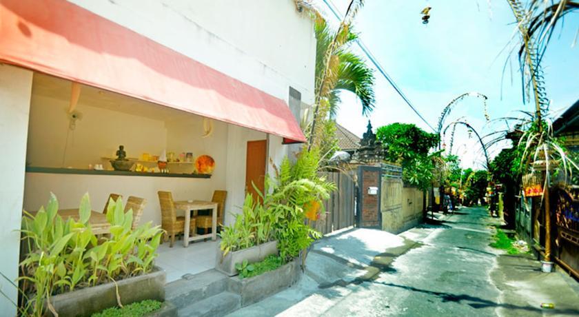 Отель Gusti Homestay Kerobokan