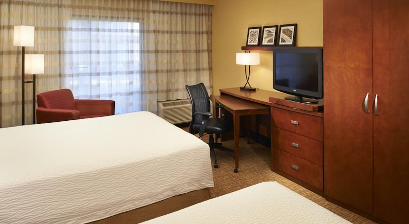 Отель Courtyard Detroit Auburn Hills