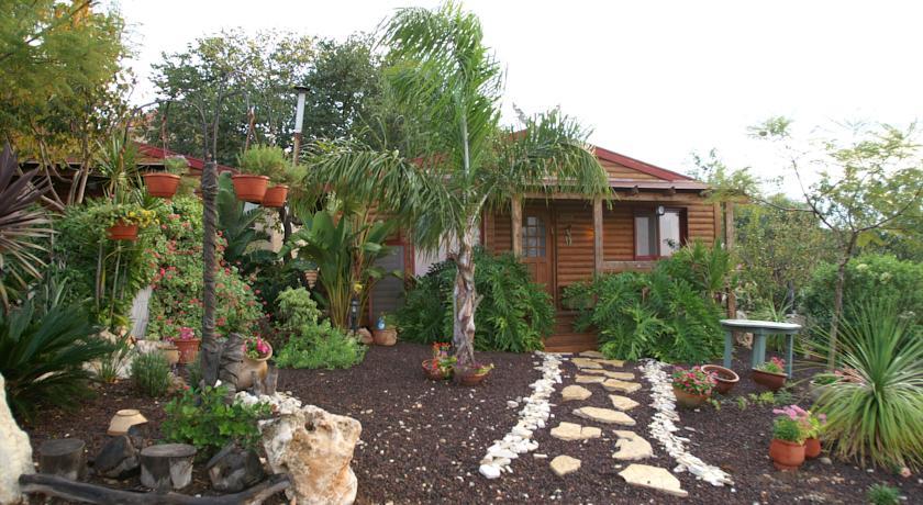 Отель Shangri-Hila Lodge