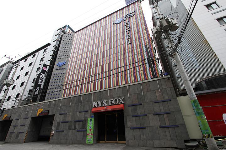 Отель Nyx Fox Hotel