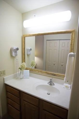 Отель Staybridge Suites Madison - East