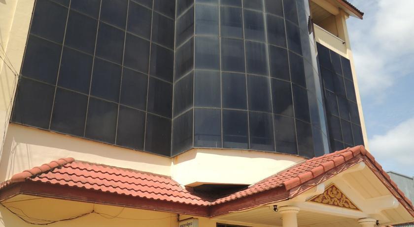 Отель Mittapheap Hotel Kampong Cham