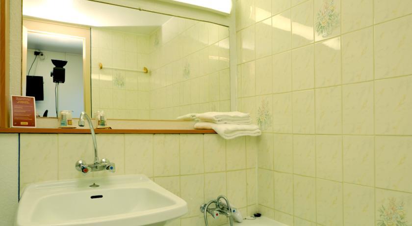 Отель Hôtel Balladins Emerainville