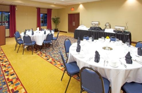 Отель Holiday Inn Hotel & Suites Stockbridge-Atlanta I-75