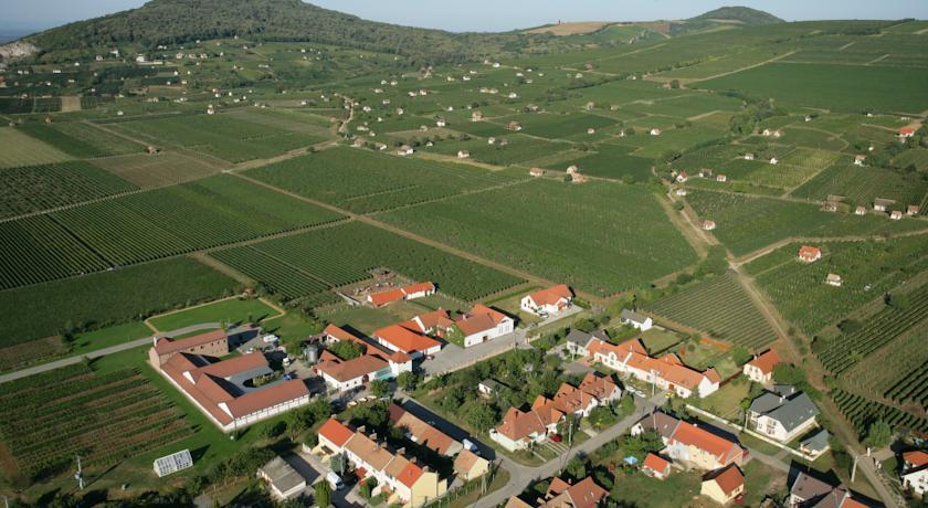 Гостевой дом Tiffán's Pincészet és Panzió