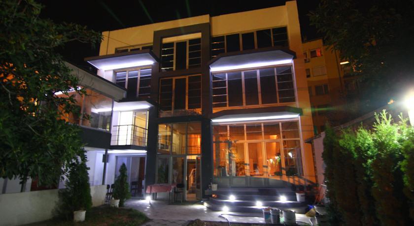 Отель Lira Inn