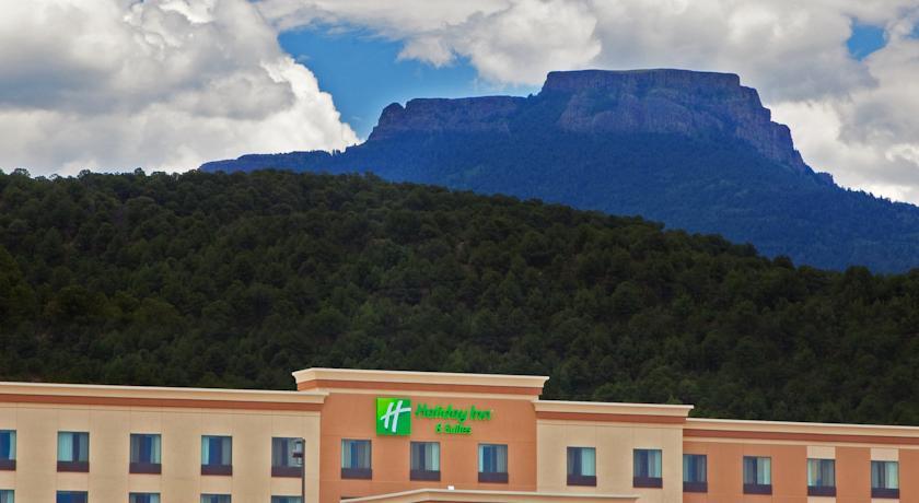 Отель Holiday Inn and Suites Trinidad