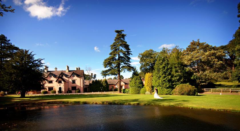 Отель The Cwrt Bleddyn Hotel & Spa