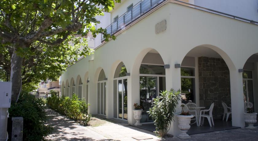 Отель Hotel Alba