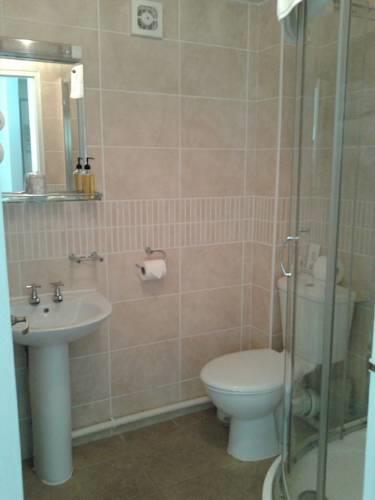Отель The Thelbridge Cross Inn