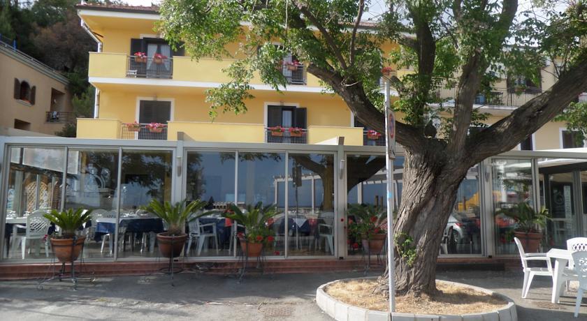 Отель Hotel Il Porto