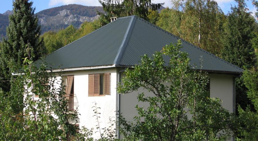 Апартаменты Crkvina Village House