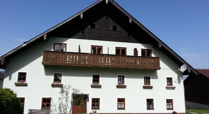 Отель Ferienwohnungen Bachbauer