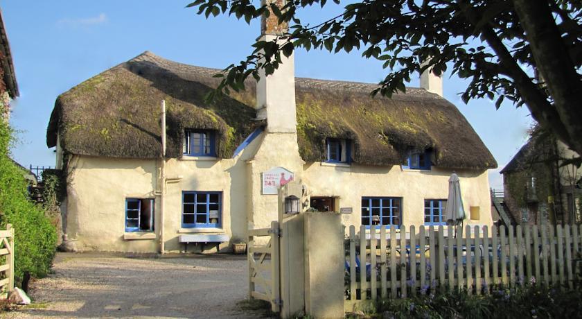 Отель Sampsons Farm Country Hotel