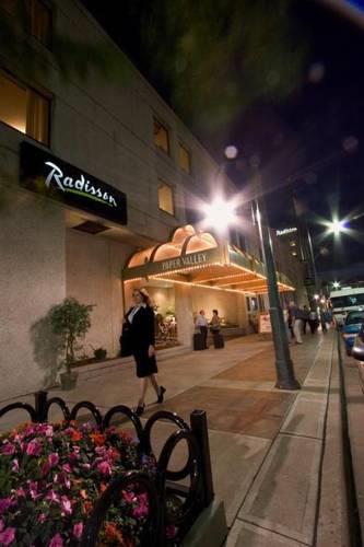 Отель Radisson Paper Valley Hotel