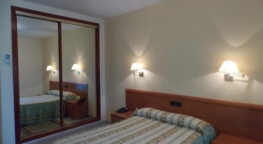 Отель Hotel San Cristobal