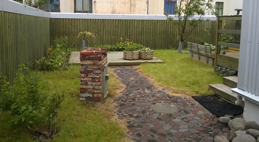 Апартаменты Private House with Private Garden