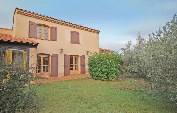 Апартаменты Holiday home Regusse 32