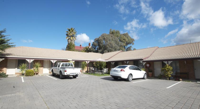 Отель Golden Square Motor Inn
