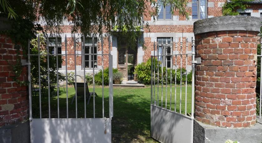 Апартаменты Gite Le Clos de la Braquennière