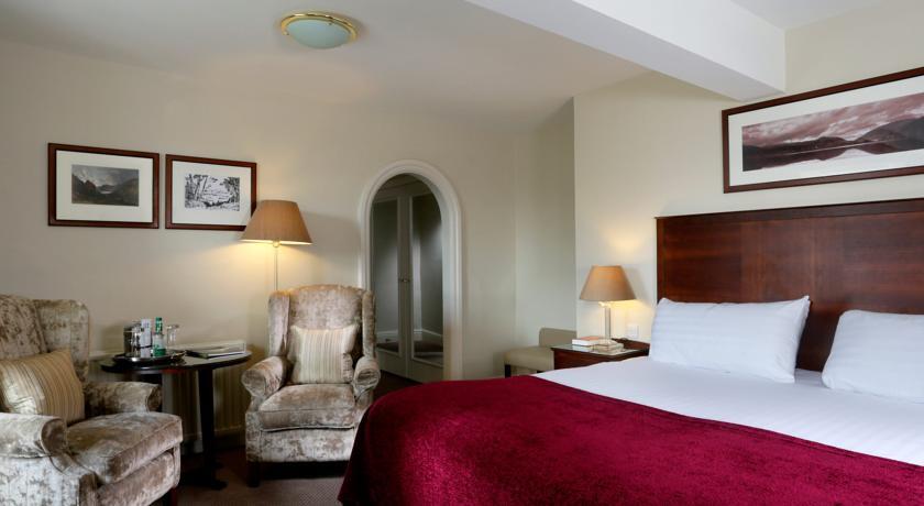 Отель Macdonald Swan Hotel