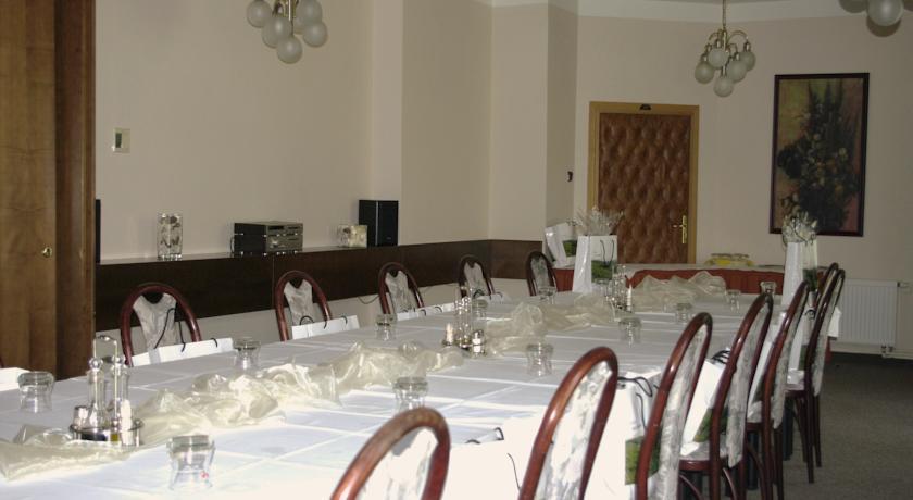 Отель Hotel Širák