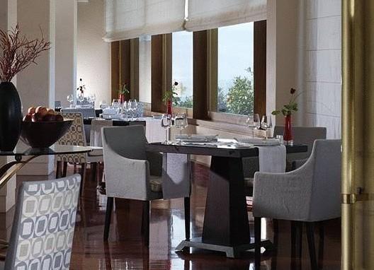 Отель Amphitryon Hotel