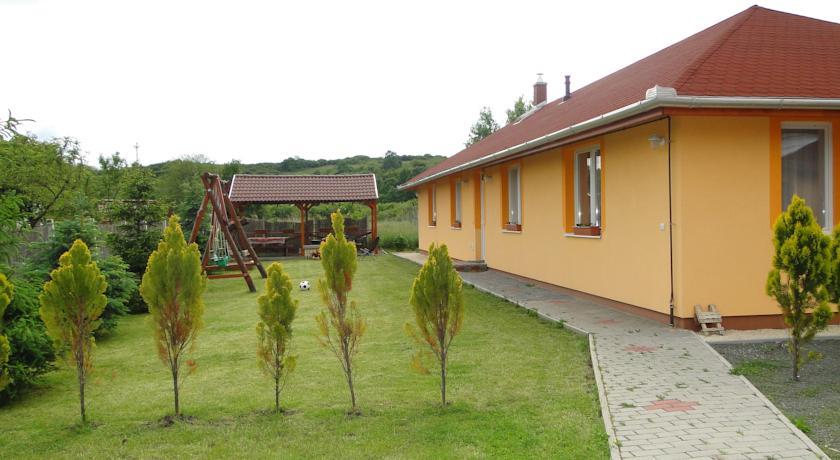 Апартаменты Vadrózsa Vendégház