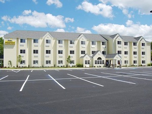 Отель Microtel Inn and Suites Beckley East