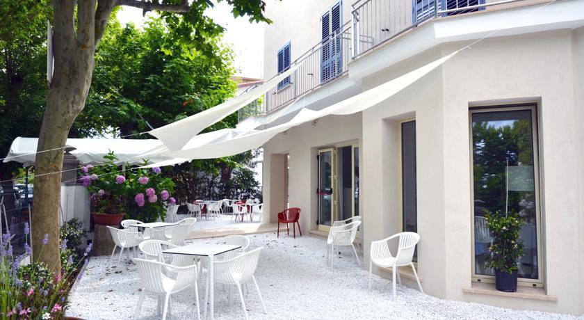 Отель Petit Hotel