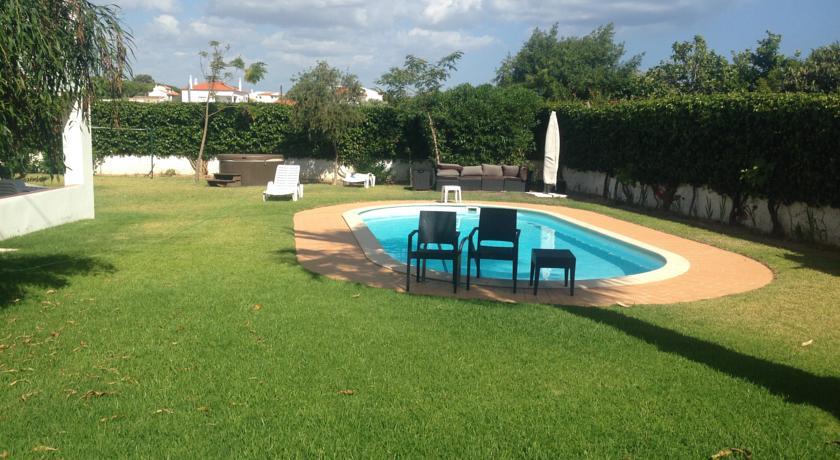 Апартаменты McCaigs Holiday Apartments