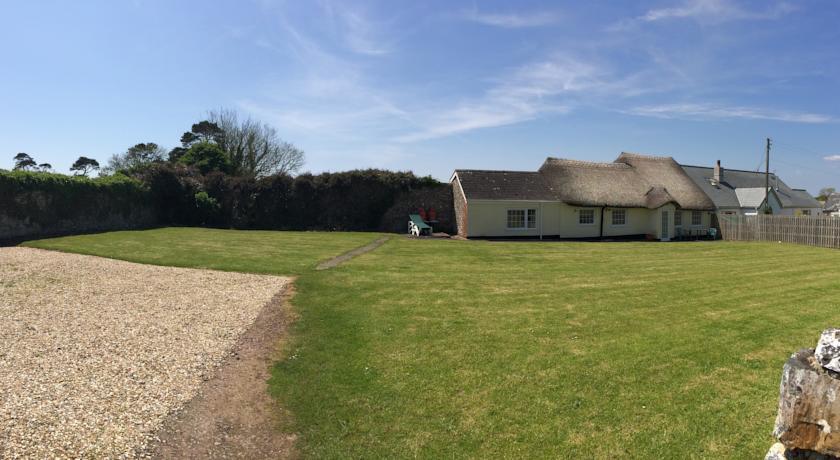 Отель Oakdown Country Holiday Cottage