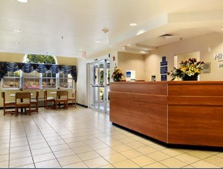 Отель Microtel Inn and Suites Huntsville