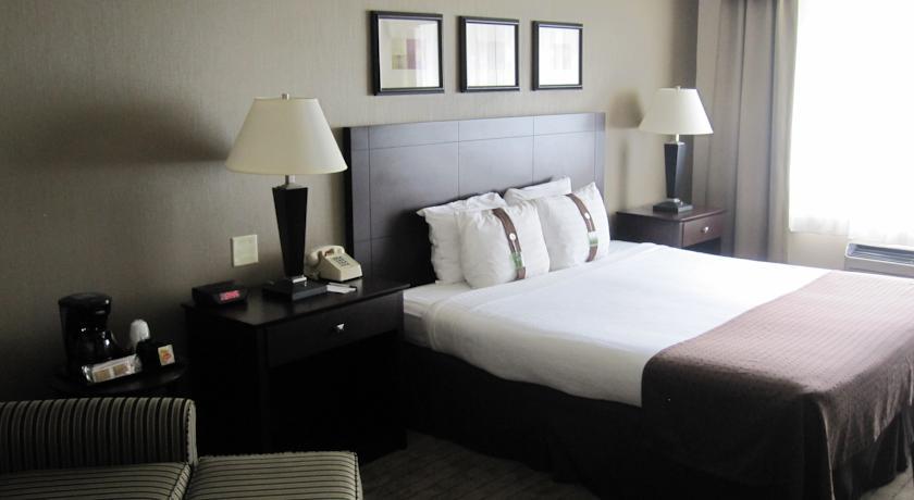 Отель Holiday Inn Elmira-Riverview
