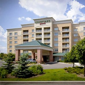 Отель Courtyard by Marriott Toronto Vaughan