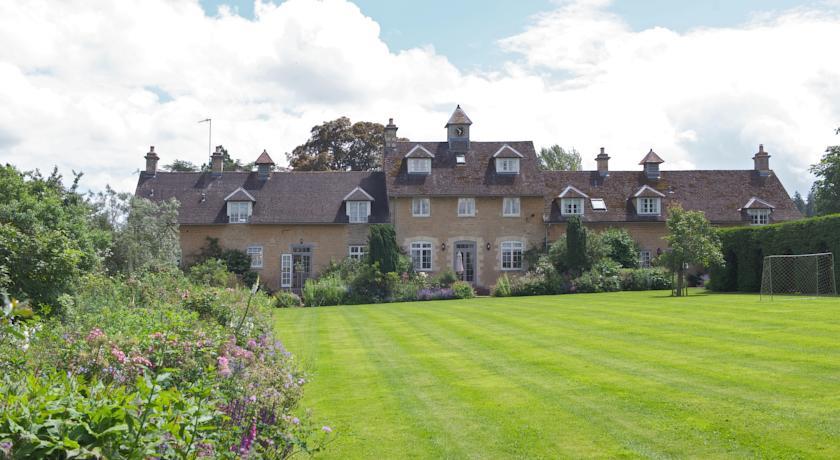 Апартаменты Bruern Holiday Cottages