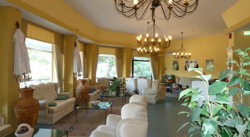 Отель Hotel Zeus