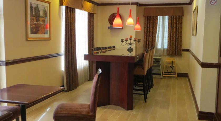 Отель Hampton Inn Toronto-Mississauga West