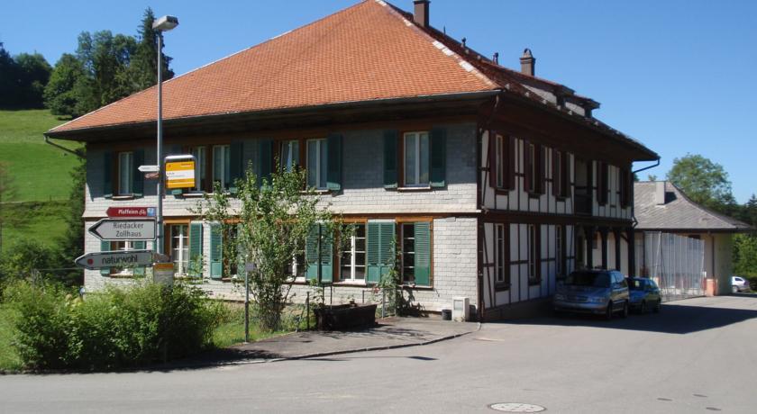 Апартаменты Ferienwohnung Schulhaus Hirschmatt