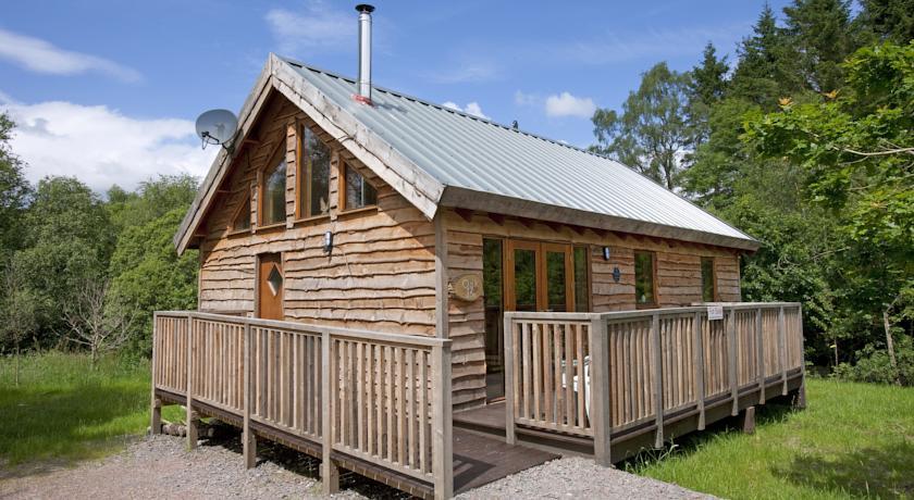Отель Loch Aweside Forest Cabins