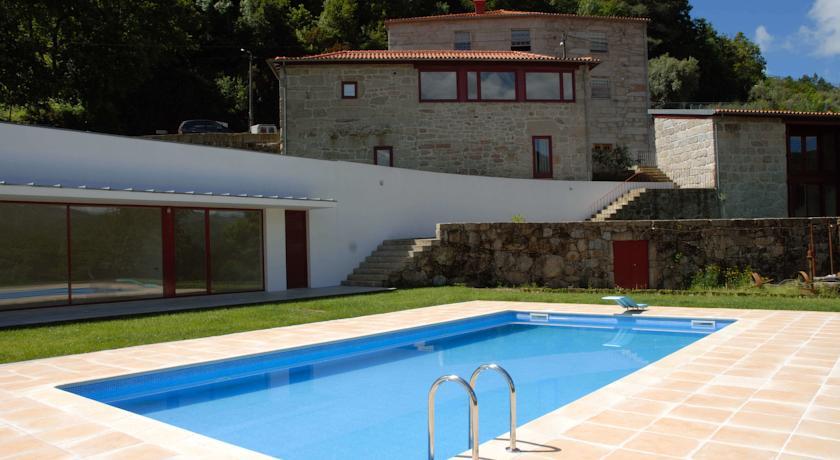 Отель Aldeia Turistica de Louredo