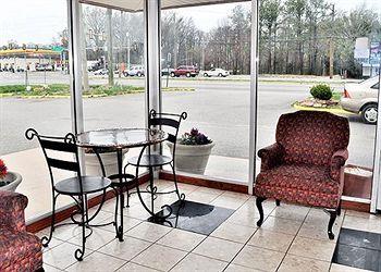 Отель Econo Lodge Near Chippenham Hospital