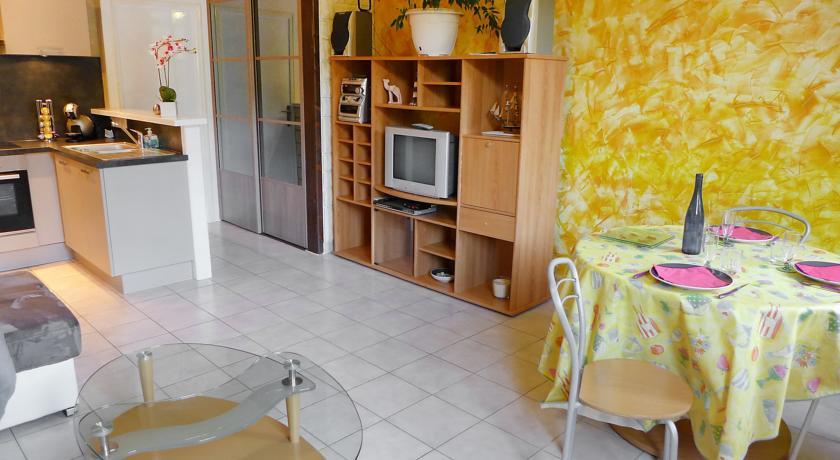 Апартаменты Holiday home Saint-Coulomb